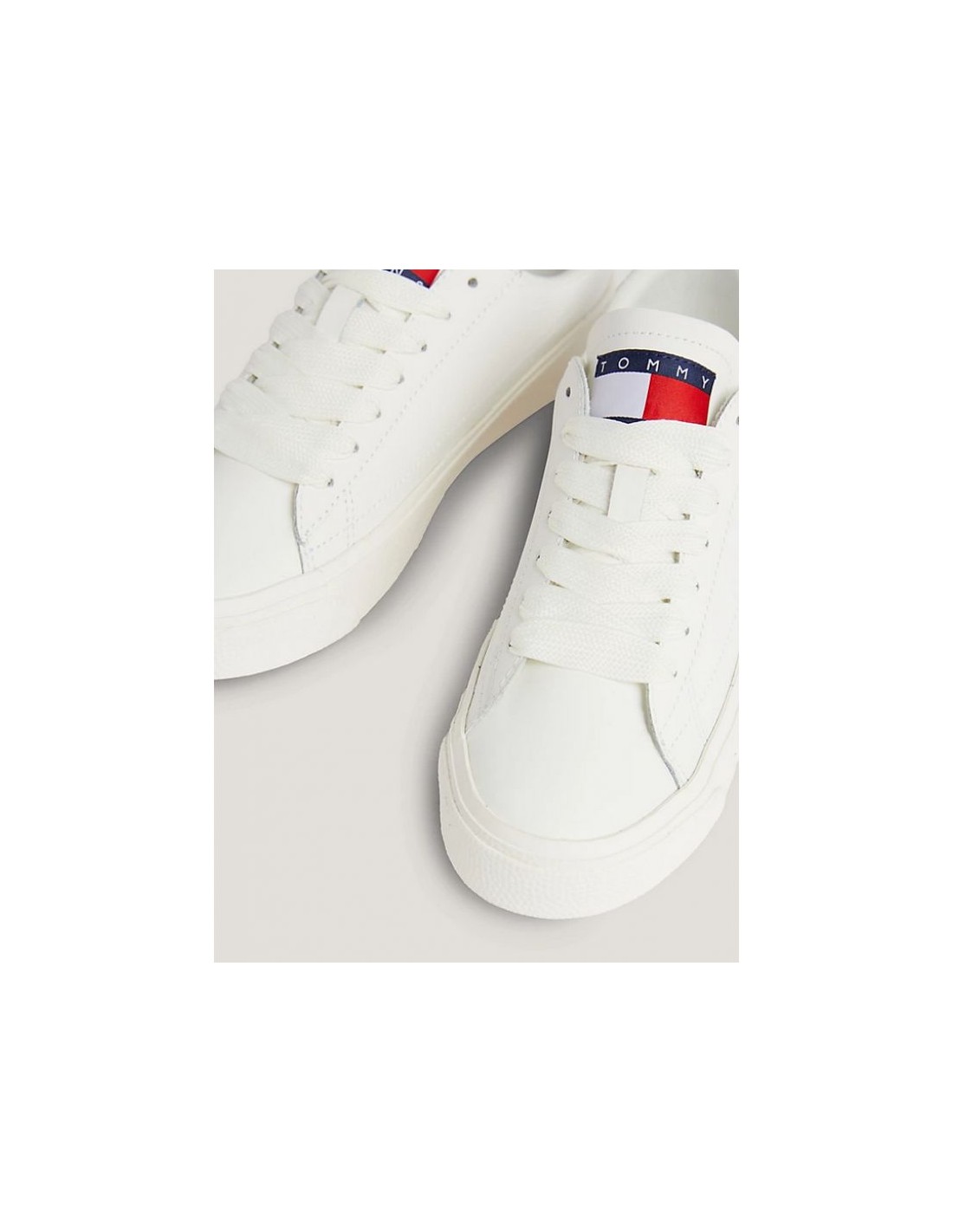 tommy-hilfiger-gynaikeia-sneakers-leuka-en0en02284-ybl-1.jpg